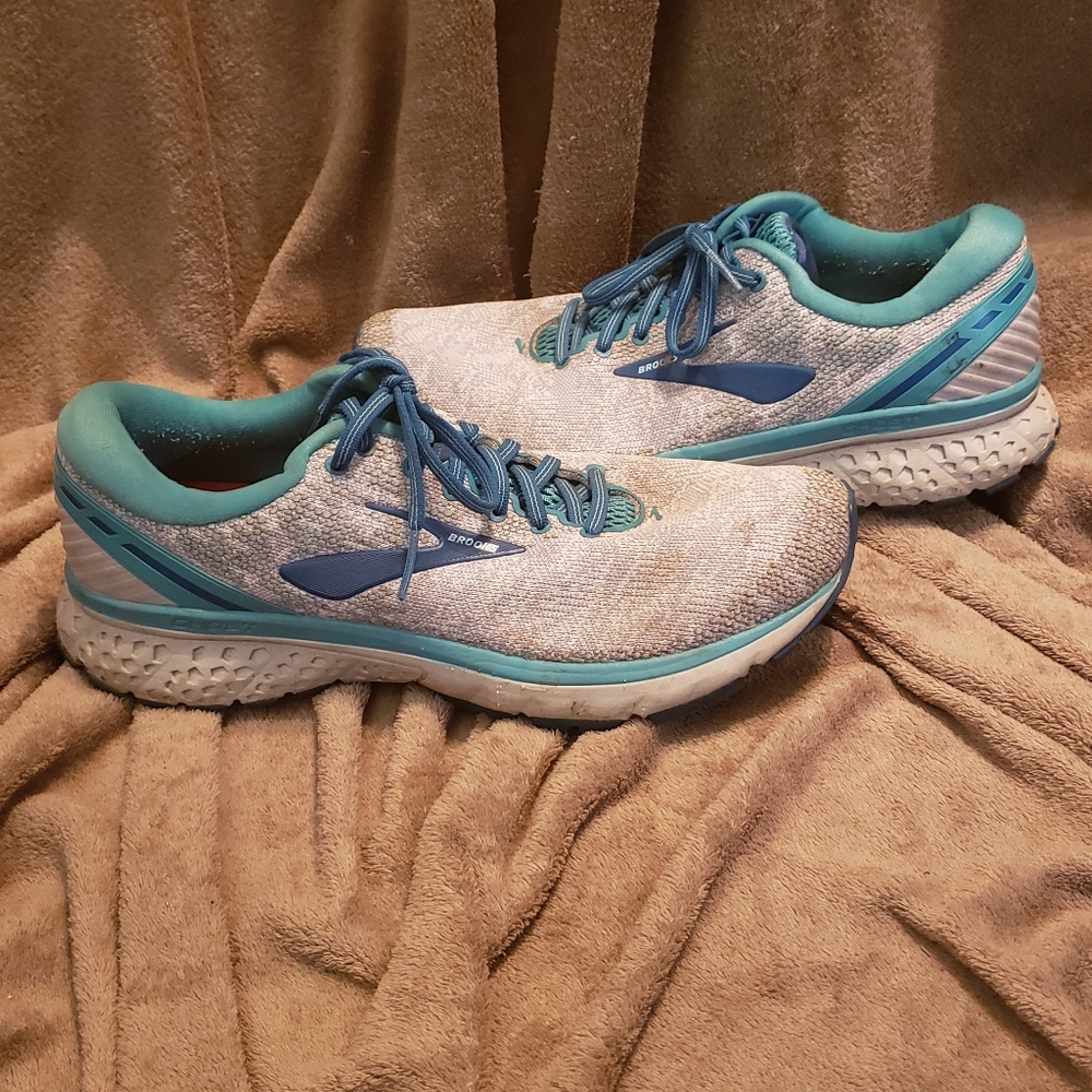Woman's Brooks Running Shoes